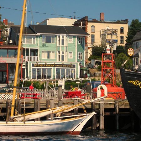 Brigantine Inn Lunenburg Exterior photo