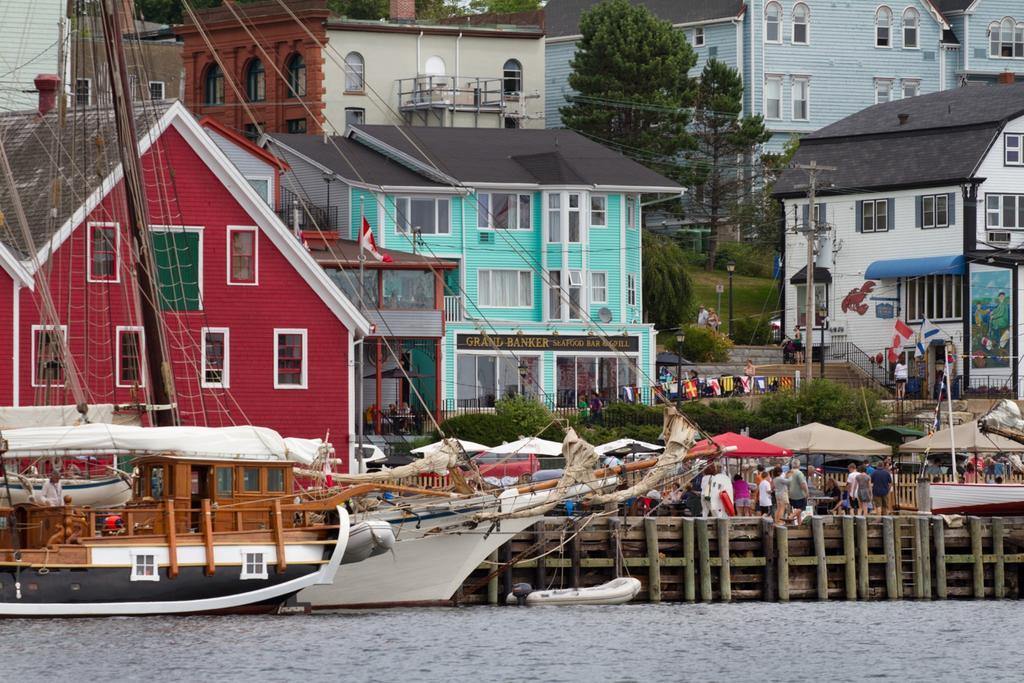 Brigantine Inn Lunenburg Exterior photo