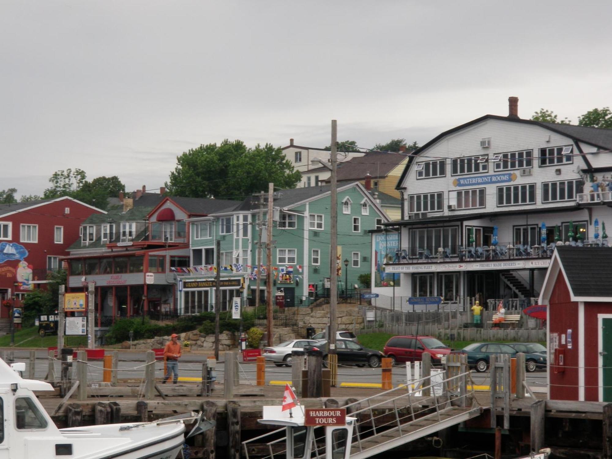 Brigantine Inn Lunenburg Exterior photo