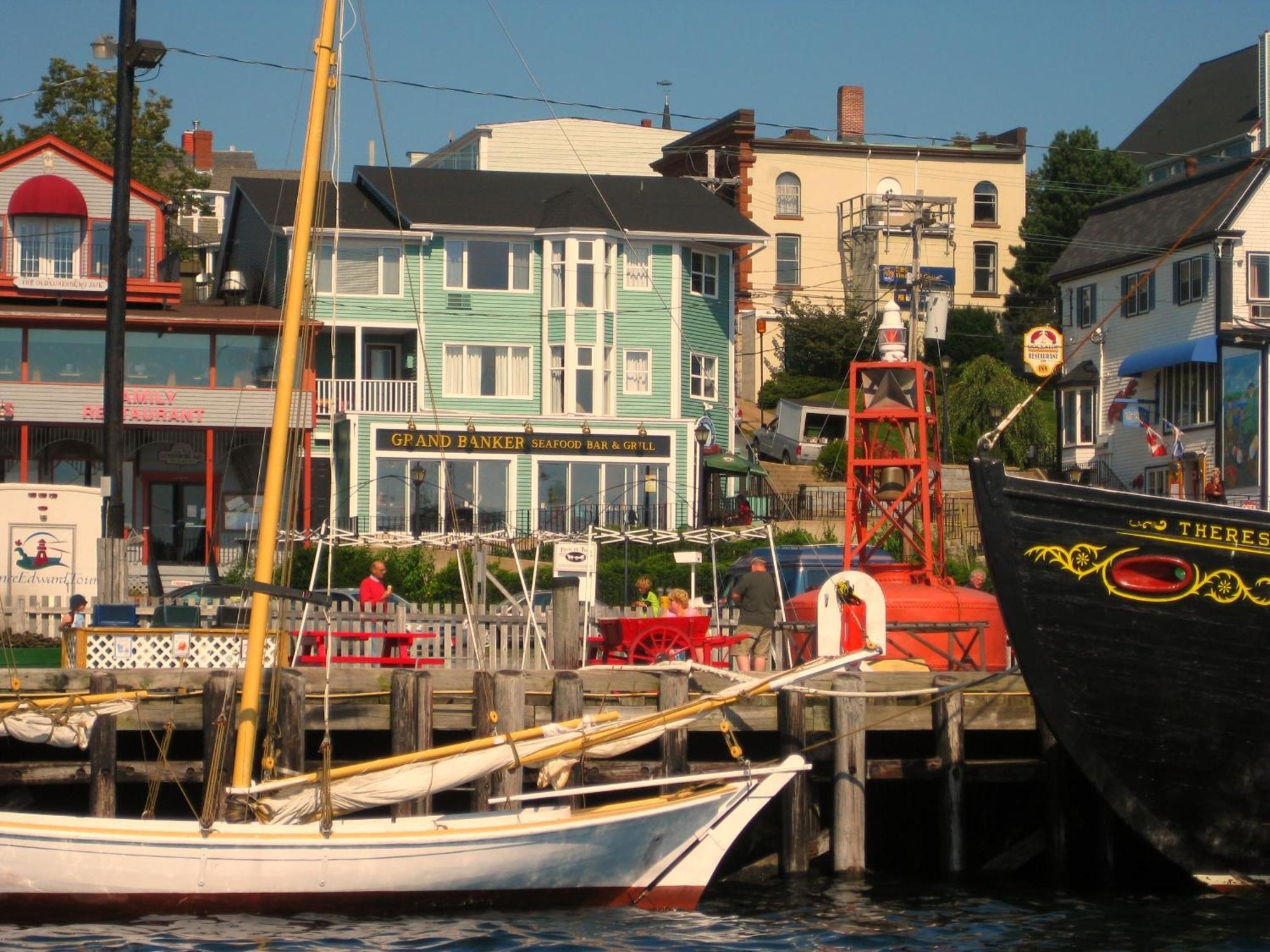 Brigantine Inn Lunenburg Exterior photo