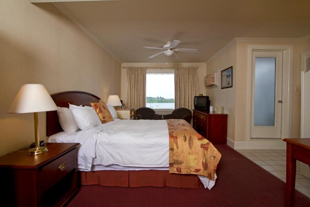 Brigantine Inn Lunenburg Room photo