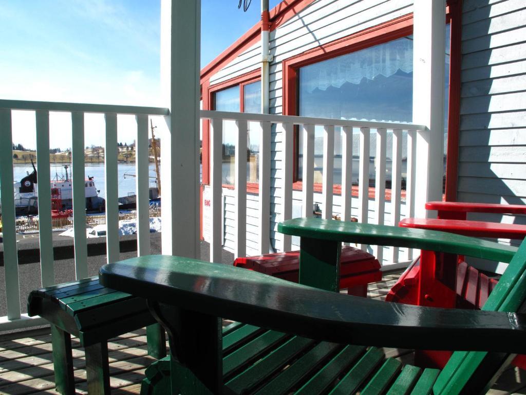 Brigantine Inn Lunenburg Exterior photo