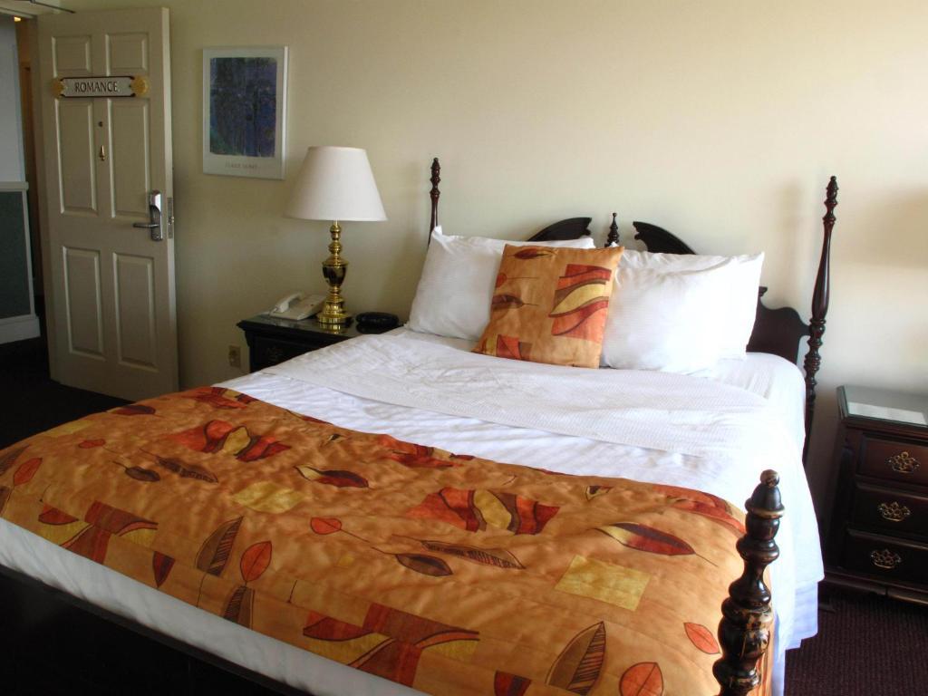 Brigantine Inn Lunenburg Room photo