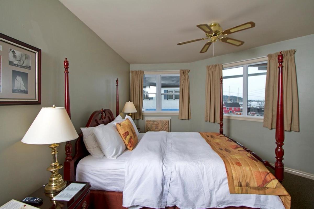 Brigantine Inn Lunenburg Room photo